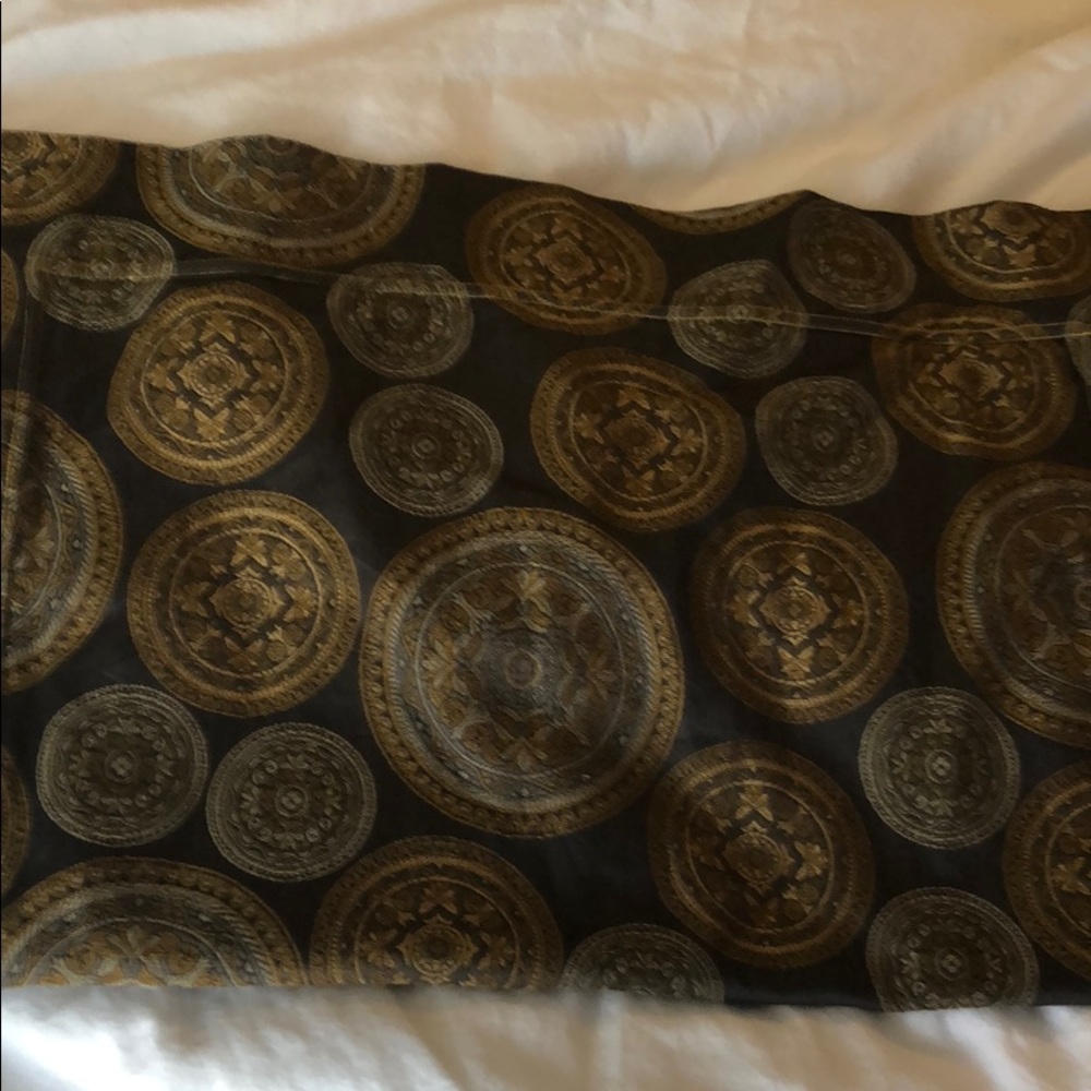 Sferra boudoir pillow cover on great condition
